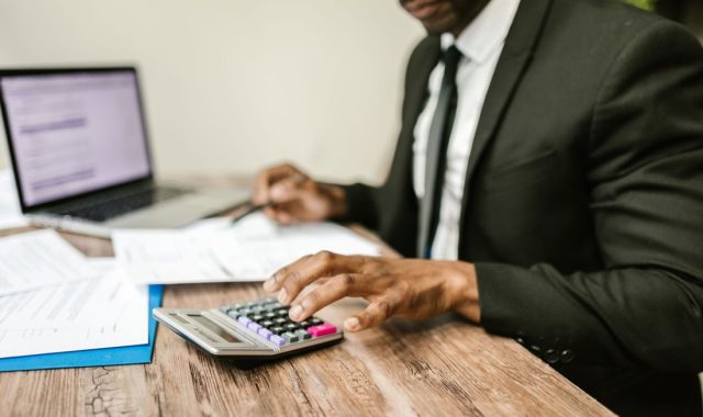 Operaciones auxiliares de servicios administrativos y generales