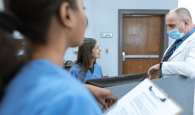 Cuidados auxiliares de enfermería en el área de salud mental
